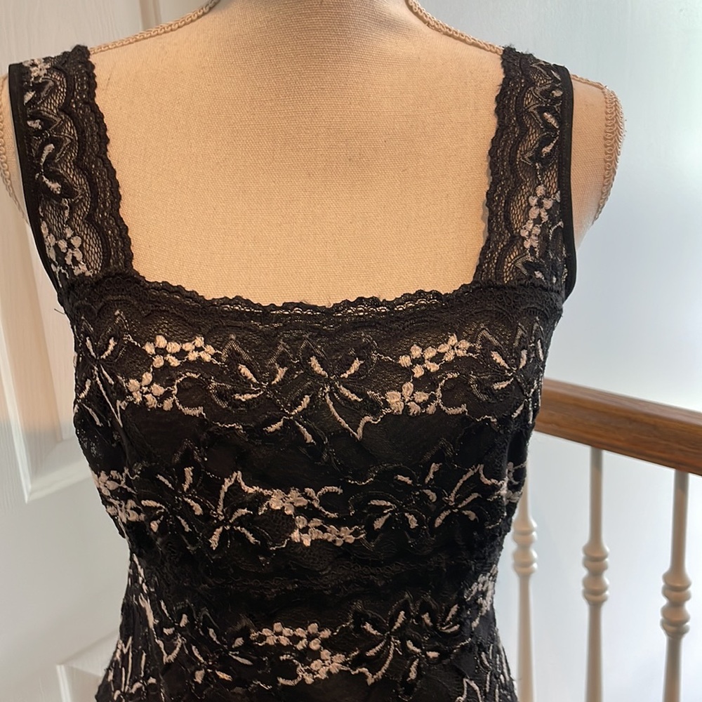 Caché Vintage Black & White Lace Bodycon Top